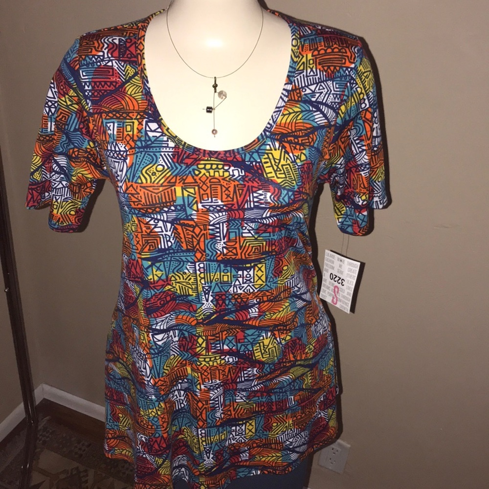 Small Lularoe Perfect T.  Strikingly adorable!